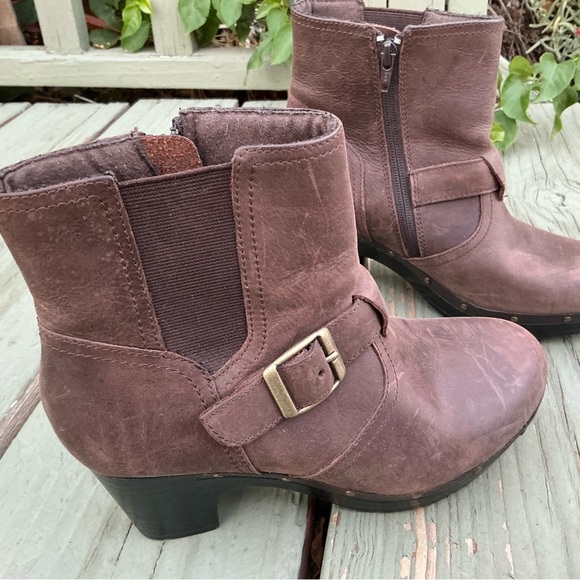 CLARKS Brown Leather Chelsea Zipper Buckle Ankle Boots Heels Women 6.5M  39320 - Picture 11 of 11